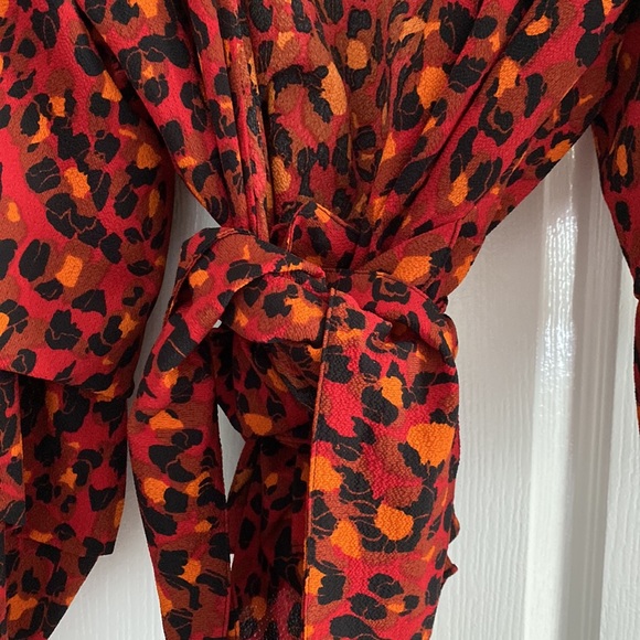 Wild animal print wrap top Medium - Picture 5 of 8